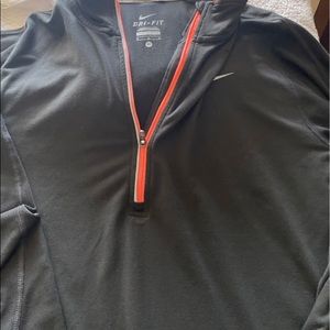 Nike women’s grey sip up top